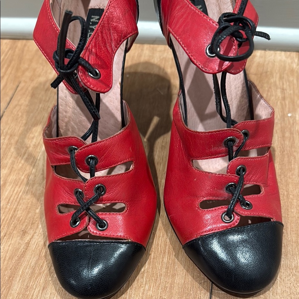 Elegant Red and Black Women's Heels - Picture 7 of 7